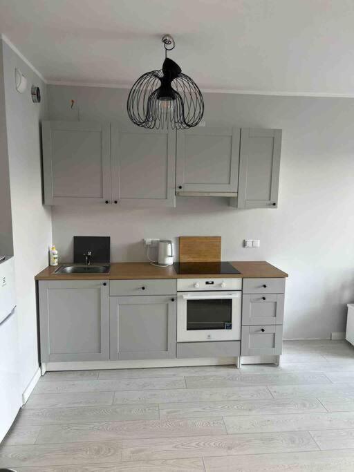 Apartment New 1 Bed With Balcony, Local Amenities
